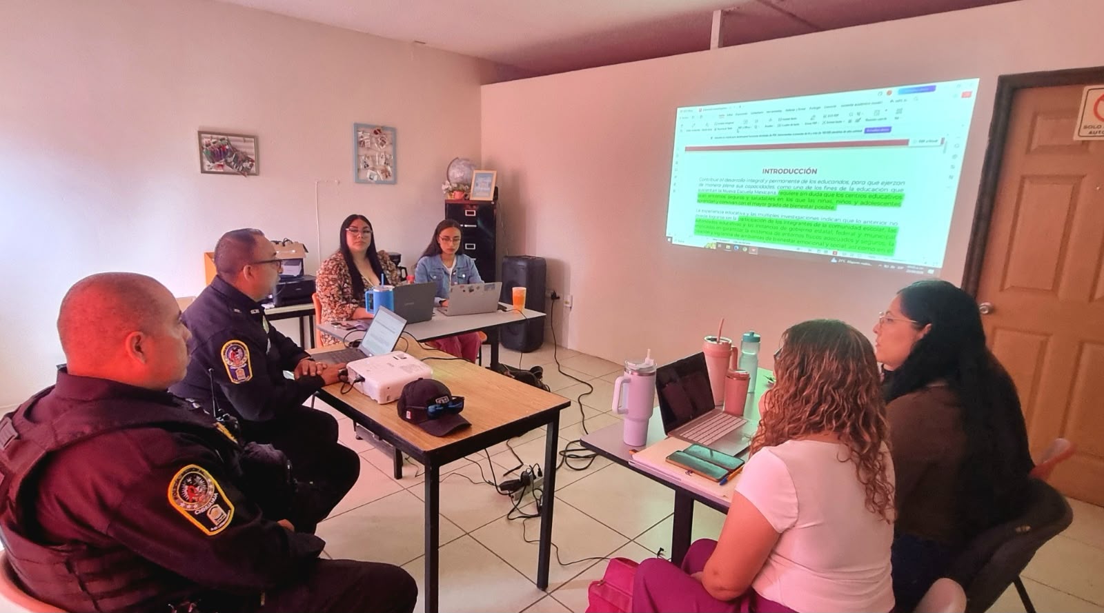 Policía Municipal refuerza la seguridad escolar con charlas para docentes