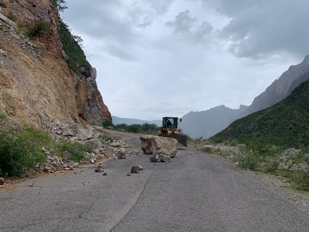 Atención a deslaves y cierres carreteros tras lluvias en Chihuahua