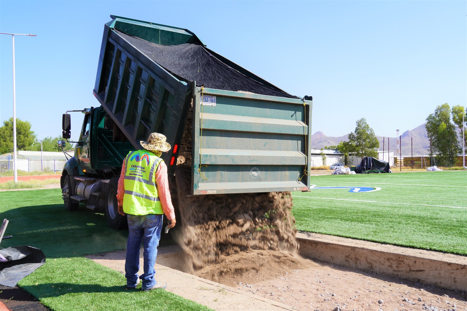 Rehabilitación de cancha de futbol en Instituto Tecnológico de Chihuahua avanza