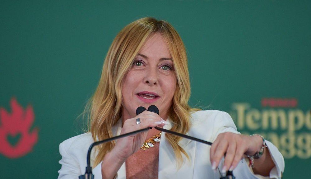 Gobierno italiano prohíbe burqa y niqab en escuelas y limita extranjeros