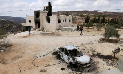 Colonos israelíes atacan aldea palestina y bloquean regreso de familia