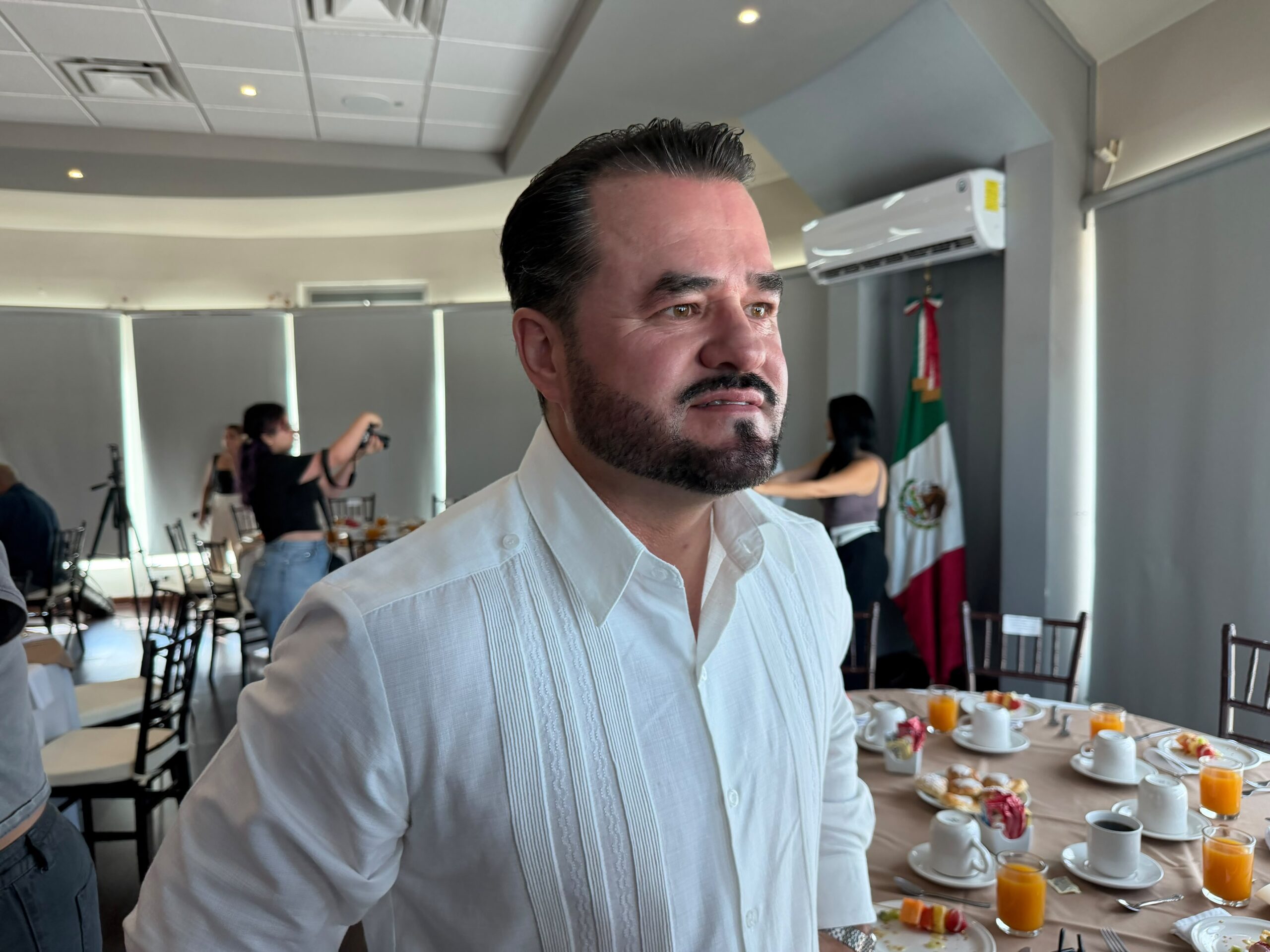 Óscar Avitia reafirma apoyo a Andrea Chávez tras proceso interno
