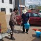 Entrega de enseres y artículos de limpieza en colonias vulnerables de Chihuahua