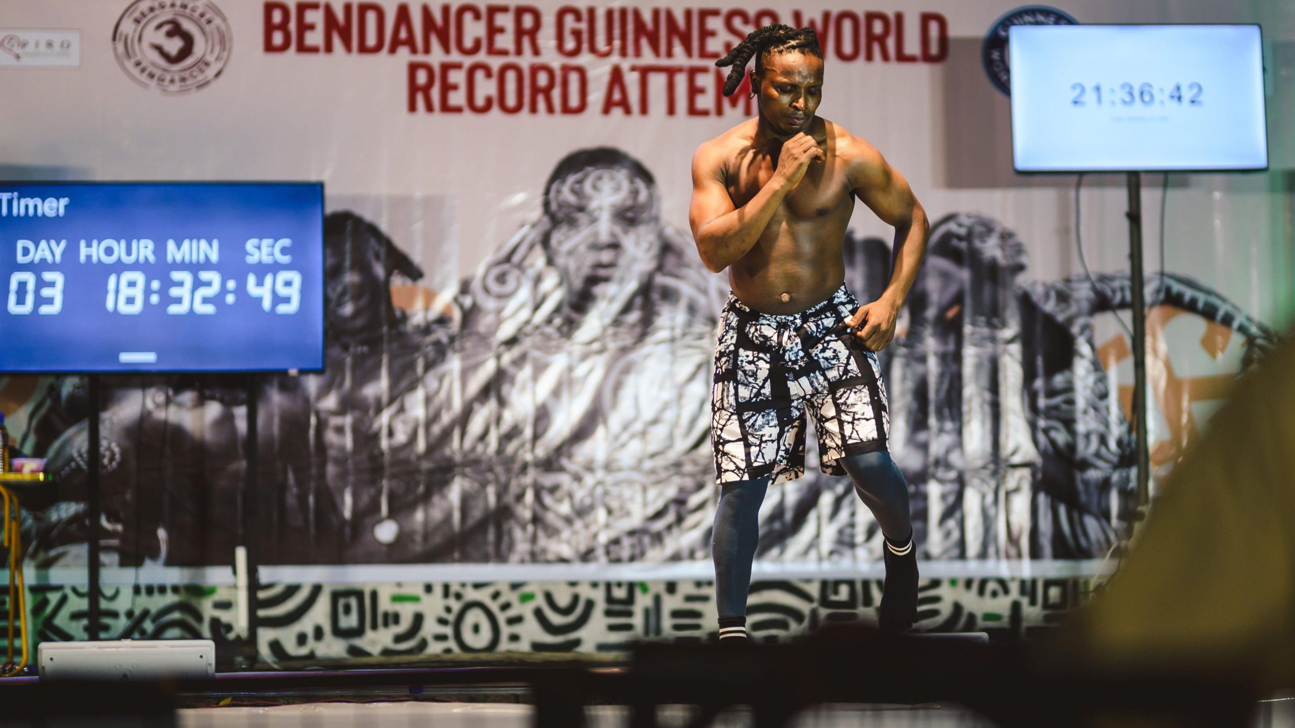 Bailarín nigeriano intenta romper récord mundial de baile de siete días