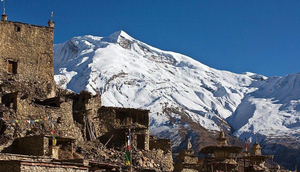 Diez escaladores desaparecen tras avalancha en campamento base del Himalaya