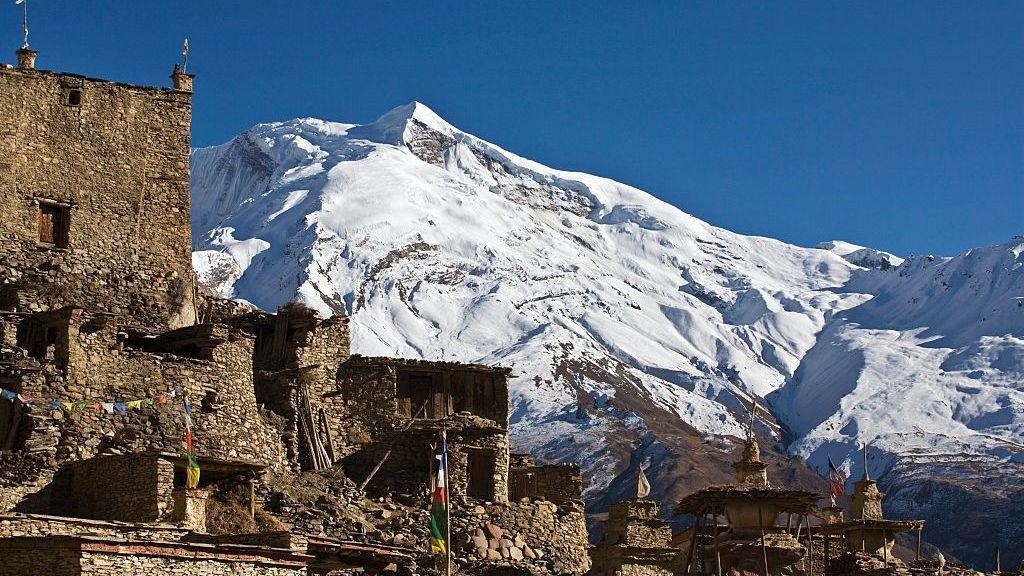 Diez escaladores desaparecen tras avalancha en campamento base del Himalaya