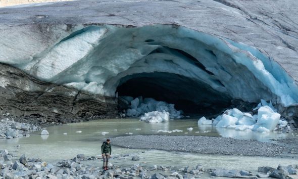 Glaciares suizos enfrentan pérdida de hielo, amenazando suministros de agua