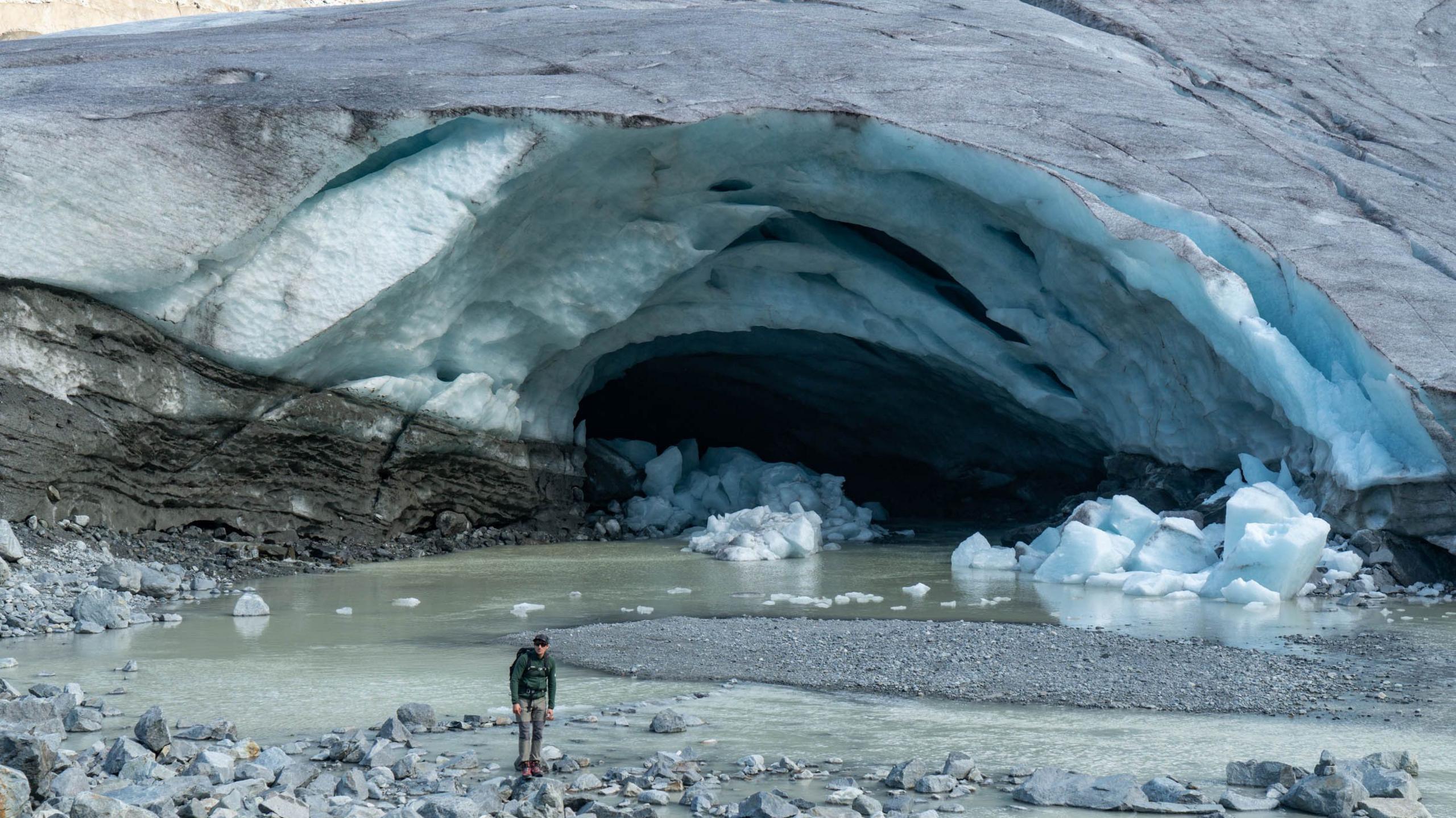 Glaciares suizos enfrentan pérdida de hielo, amenazando suministros de agua