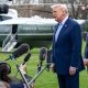 Administración Trump acusa a medios prohibidos de ‘falsedades’ antes de audiencia