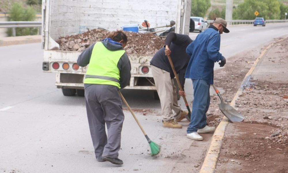 Municipio intensifica operativo de limpieza tras lluvias en Chihuahua
