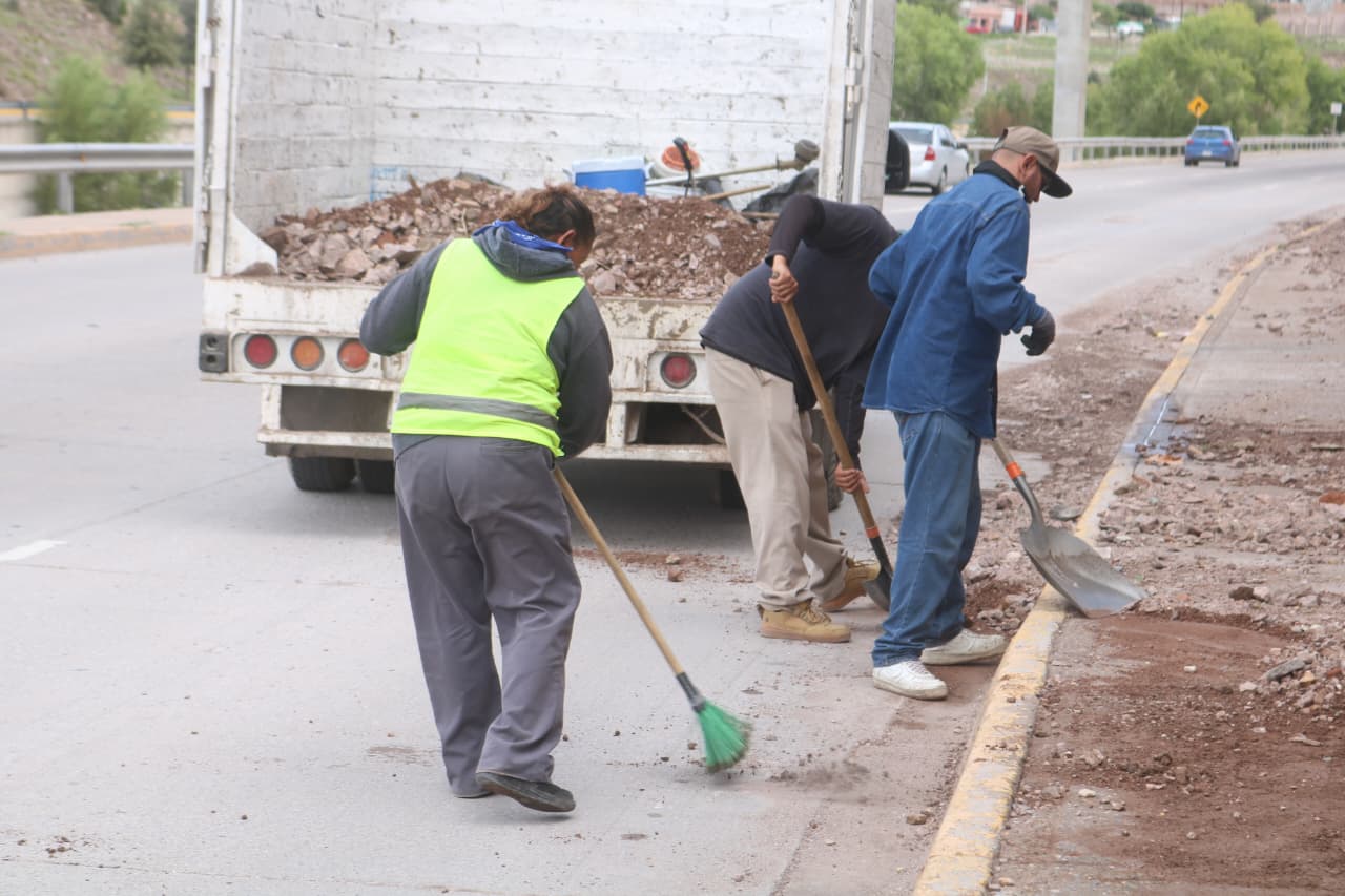 Municipio intensifica operativo de limpieza tras lluvias en Chihuahua