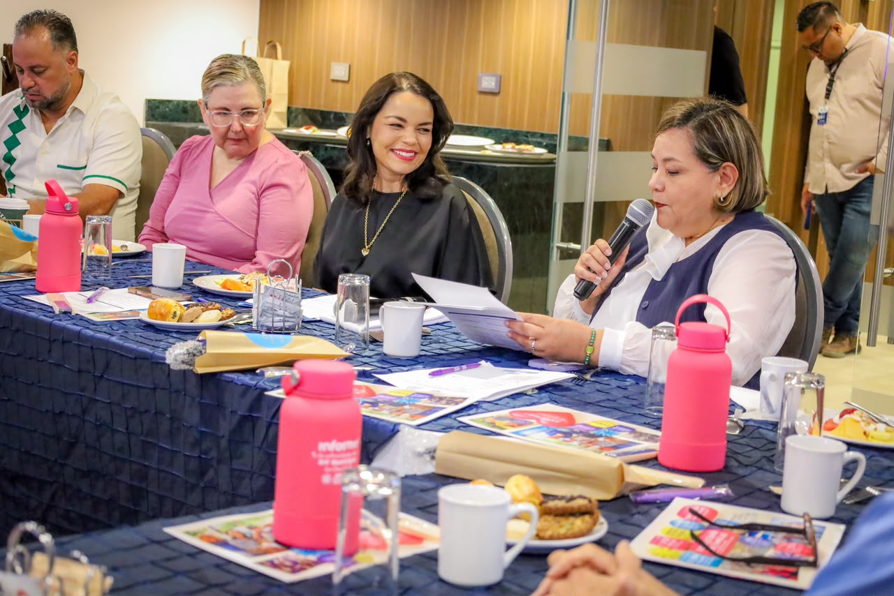 Karina Olivas presenta informe de actividades al Consejo del DIF Municipal