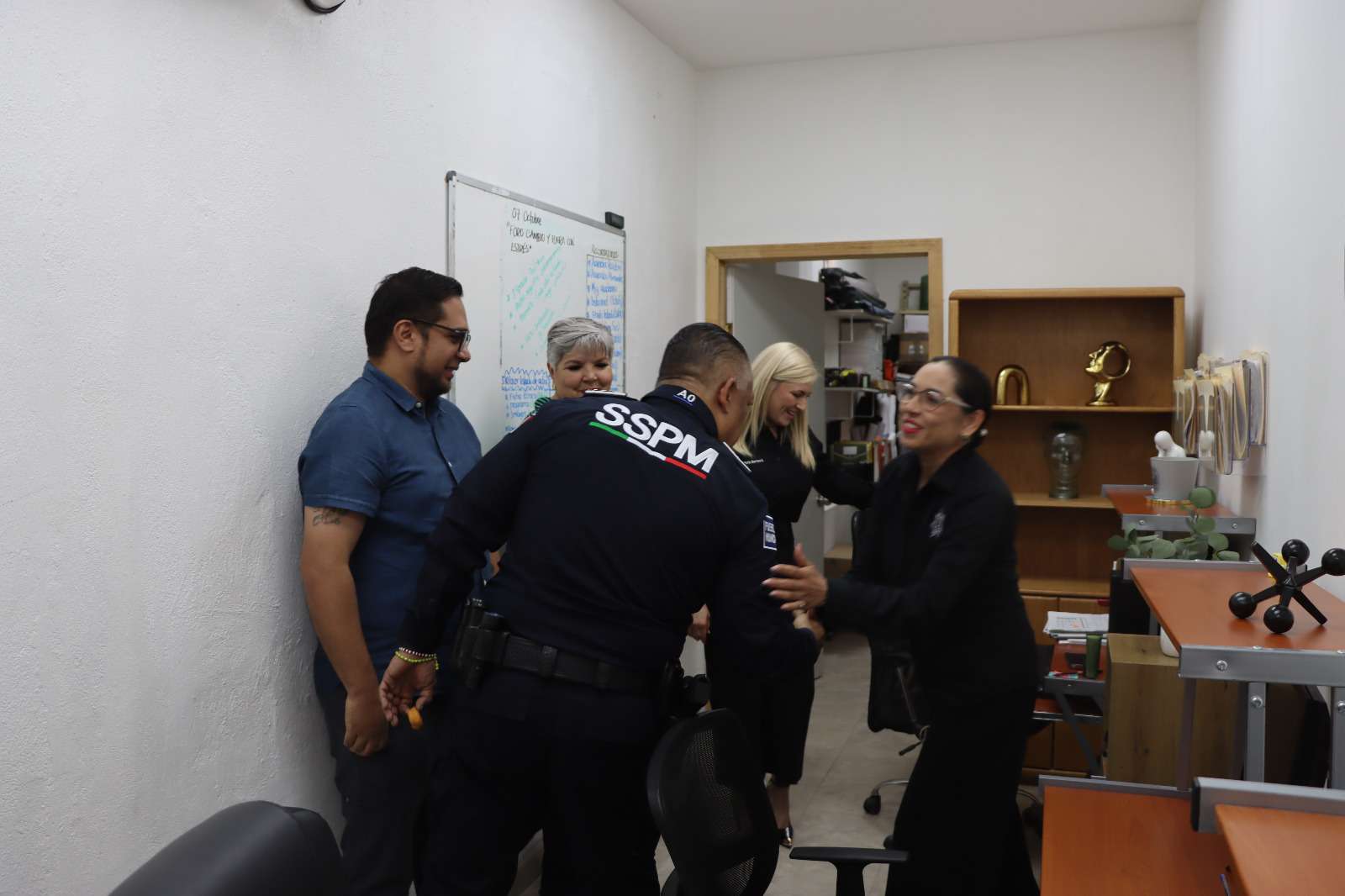 Fortalecen atención de salud mental para policías y sus familias