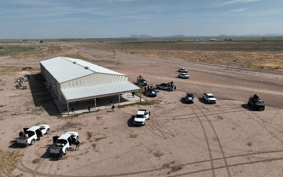 Aseguran vehículo blindado y armamento en Ojinaga durante operativo
