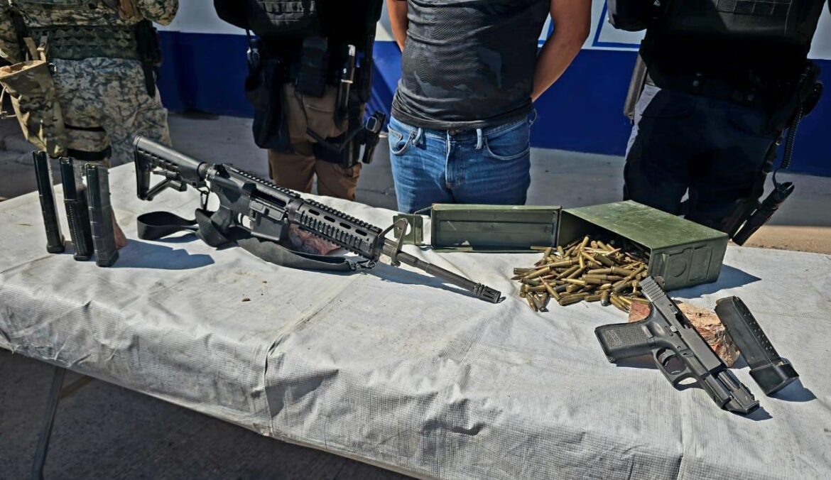 Operativo en Ojinaga resulta en tres detenidos y aseguramiento de armamento