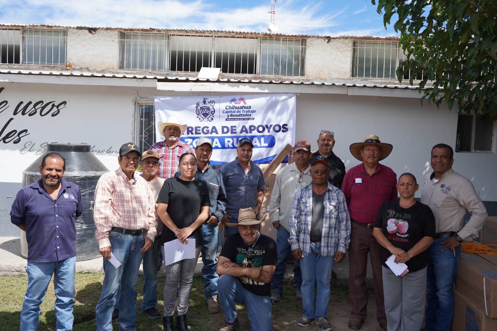 Entrega de tinacos y calentadores solares en la zona rural de Chihuahua