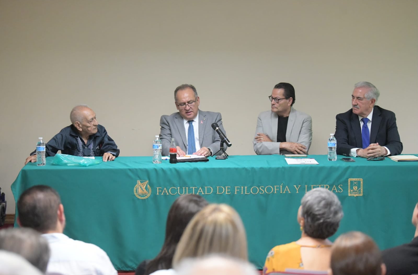 UACH rinde homenaje a Jesús Manuel González Raizola por su trayectoria periodística