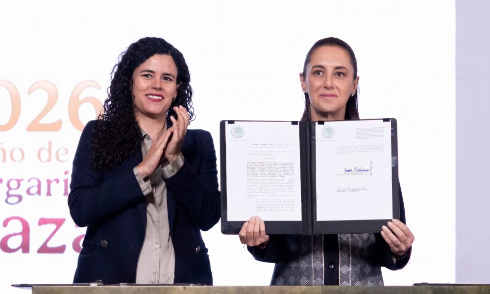 Sheinbaum firma decreto de nacionalidad única para aspirantes a cargos públicos