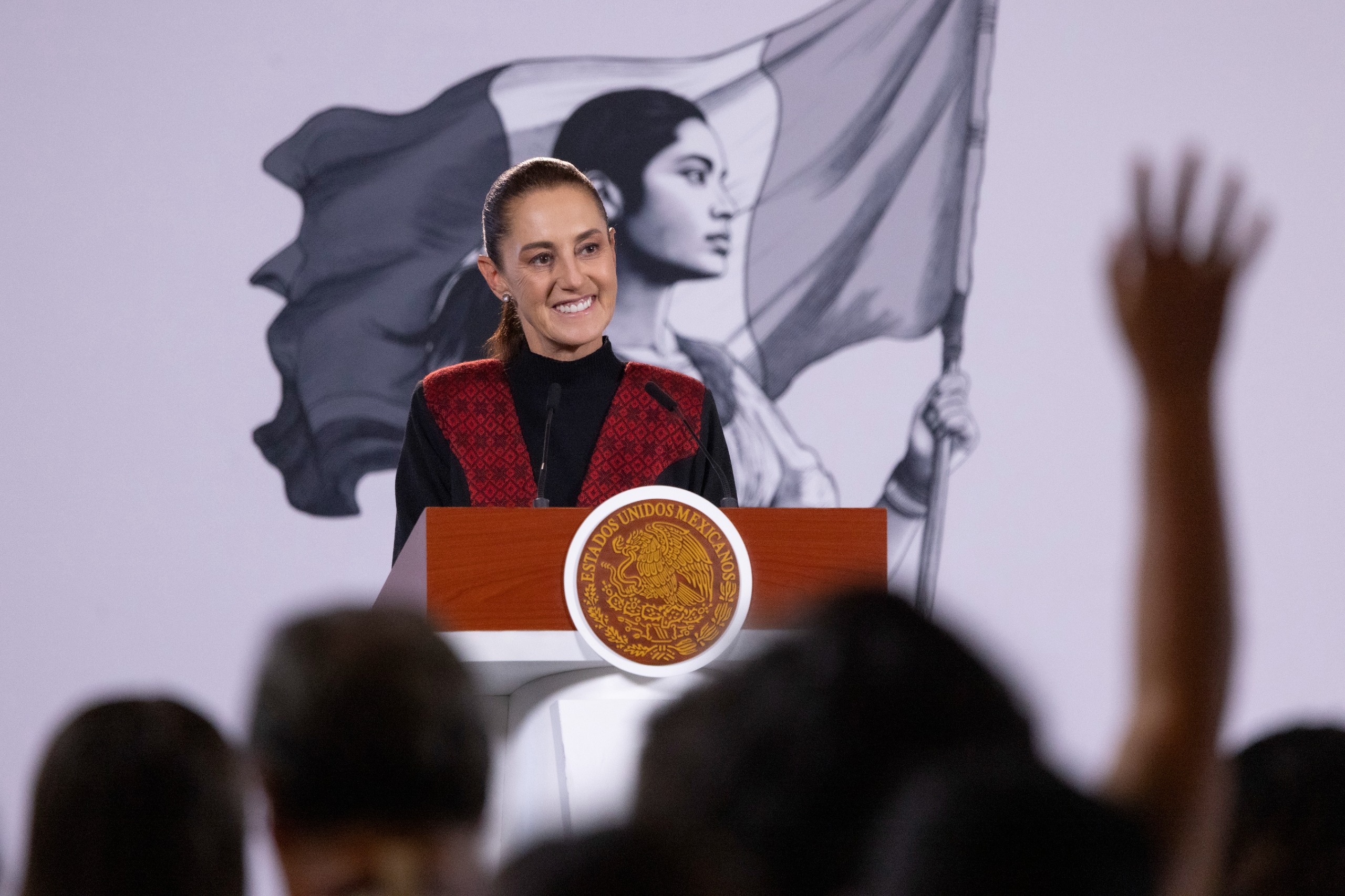 Sheinbaum presenta decreto para regular contenidos digitales para menores