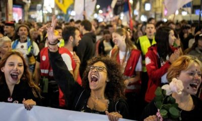 Estudiantes desafían 12 años de gobierno de Vu?i? en Serbia