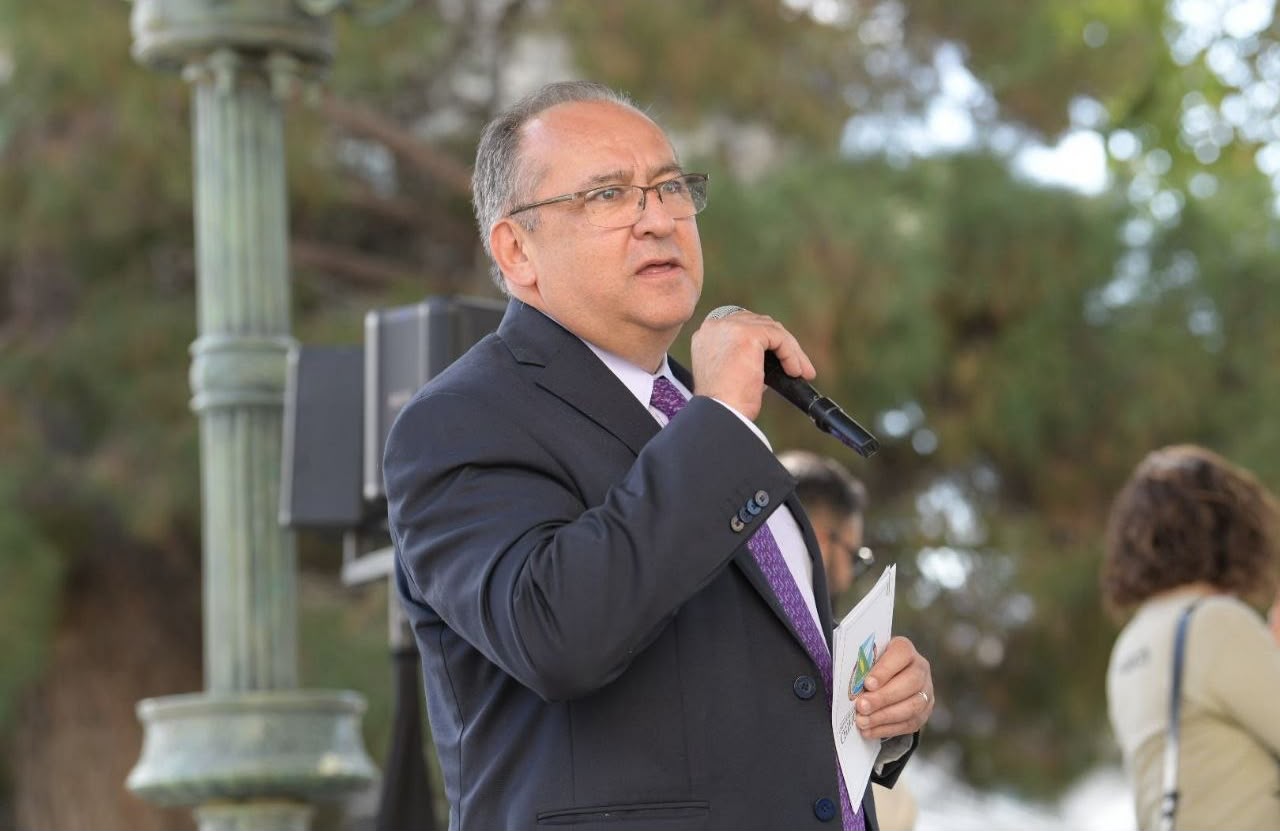 UACH promueve educación ambiental en feria de Plaza de Armas