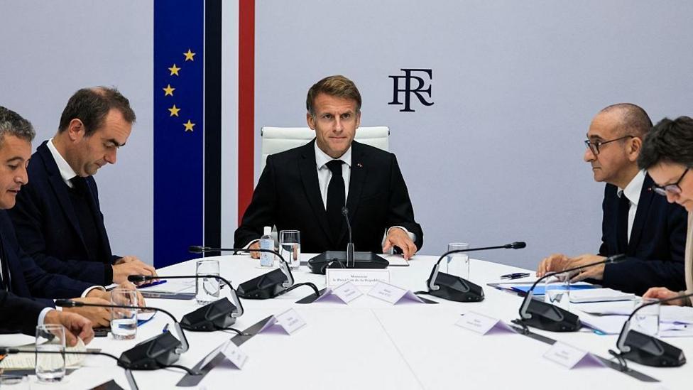 Macron pide calma tras disturbios en Francia y advierte sobre la violencia