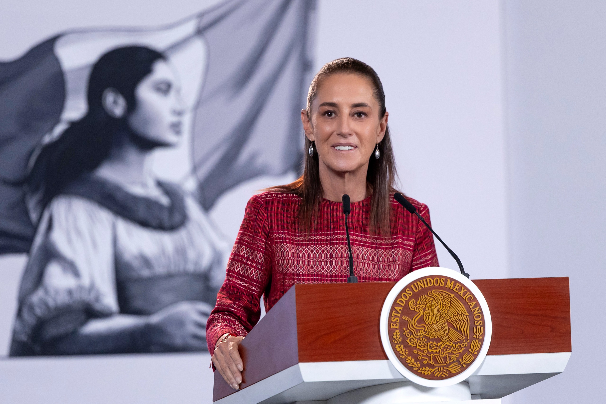 Sheinbaum reporta reducción de homicidios y anuncia nuevos penales