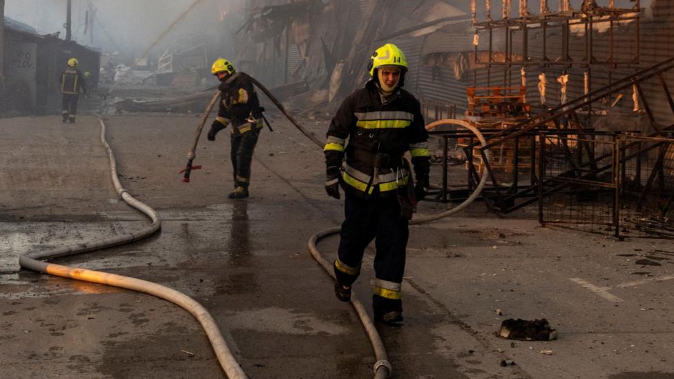 Zelensky condena ataques rusos que dejaron 15 muertos en Ucrania