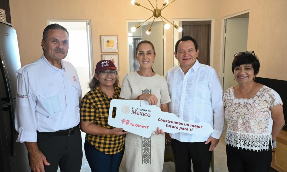 Sheinbaum entrega 432 viviendas y reestructura créditos en Yucatán