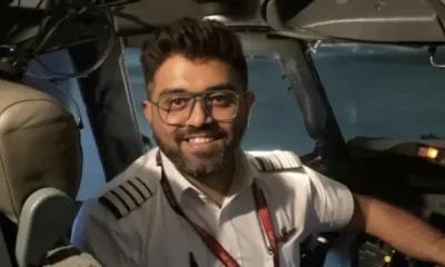 Piloto indio abre puerta de cabina mientras es atacado en vuelo