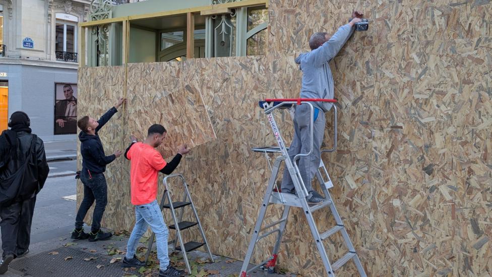 Francia se prepara para protestas tras disturbios nacionales