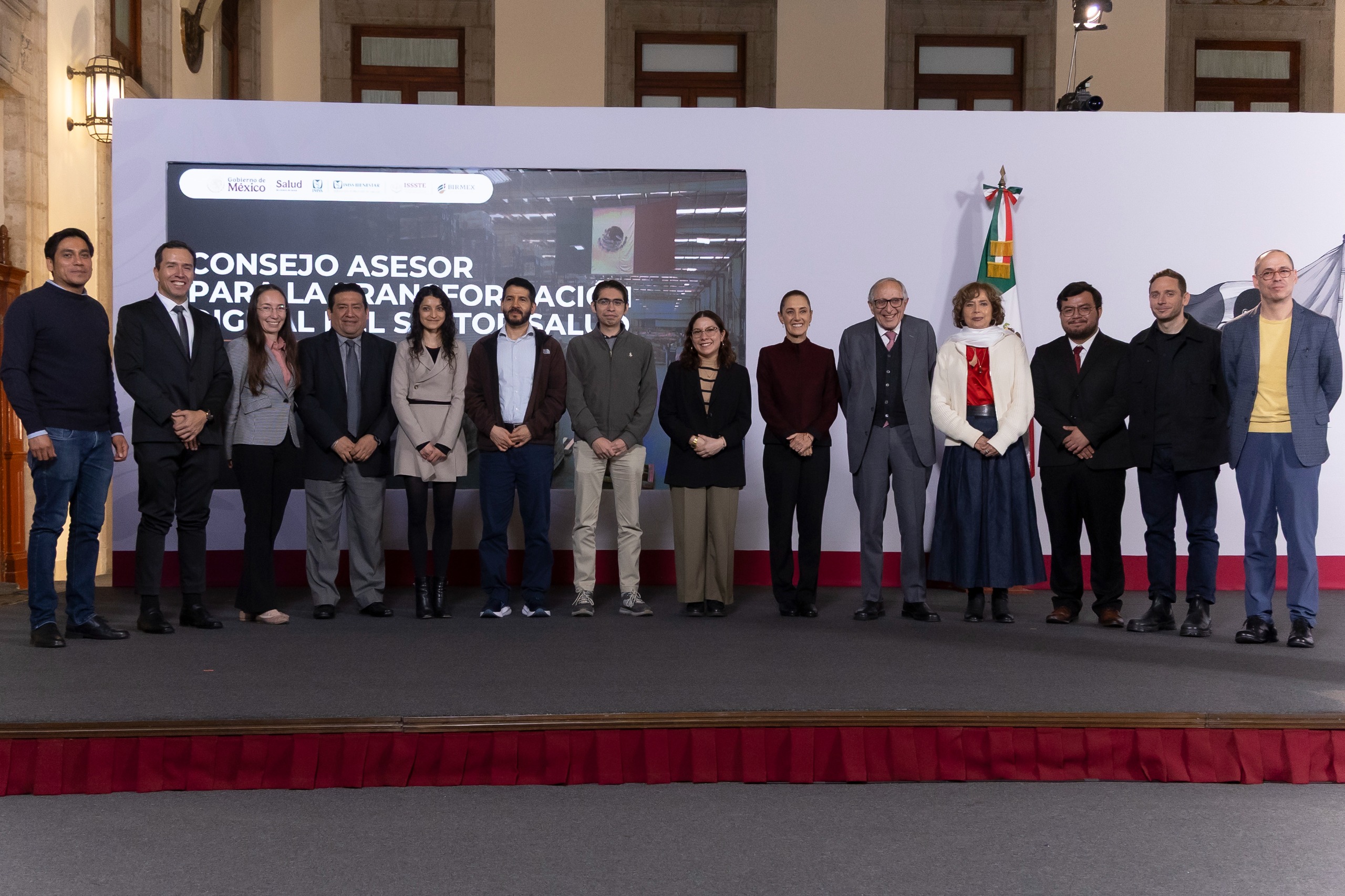 Sheinbaum presenta consejo para automatizar abasto de medicamentos en salud