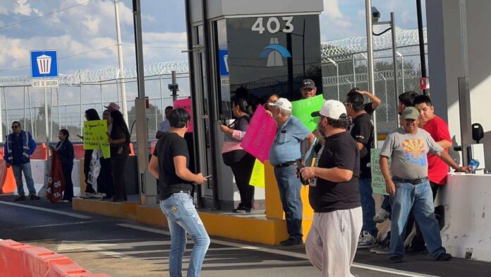 Toman puente Guadalupe-Tornillo por falta de transporte
