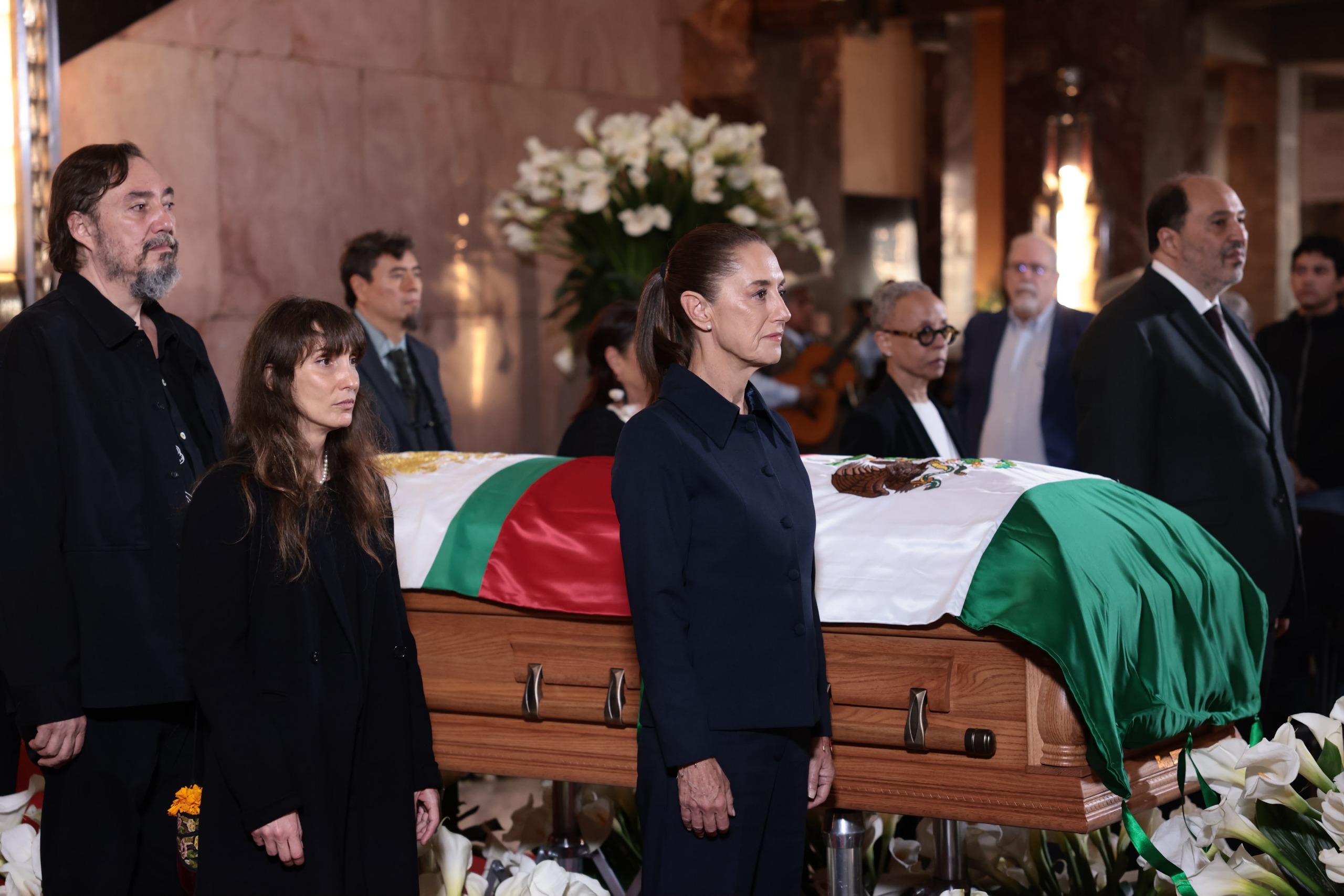 Sheinbaum propone honrar a Cuauhtémoc Cárdenas en la Rotonda de las Personas Ilustres
