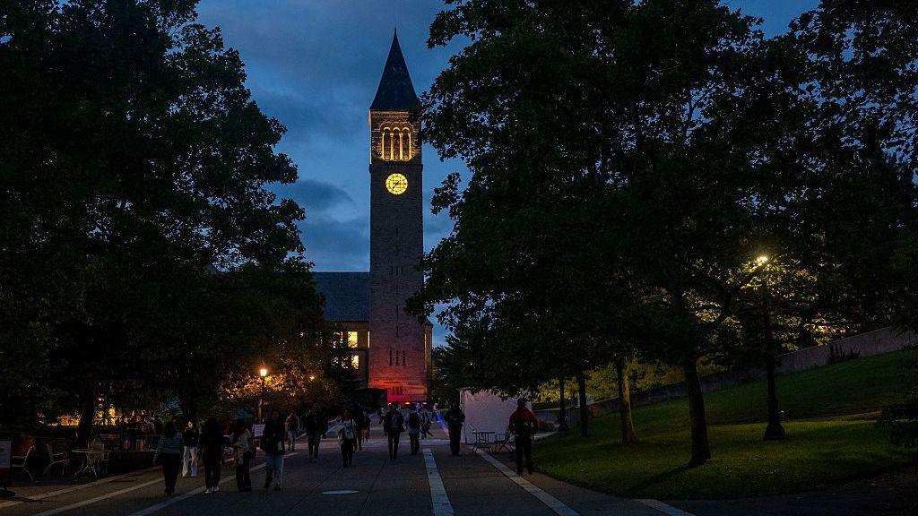 Estudiantes de Cornell expresan frustración por caso de agresión sexual