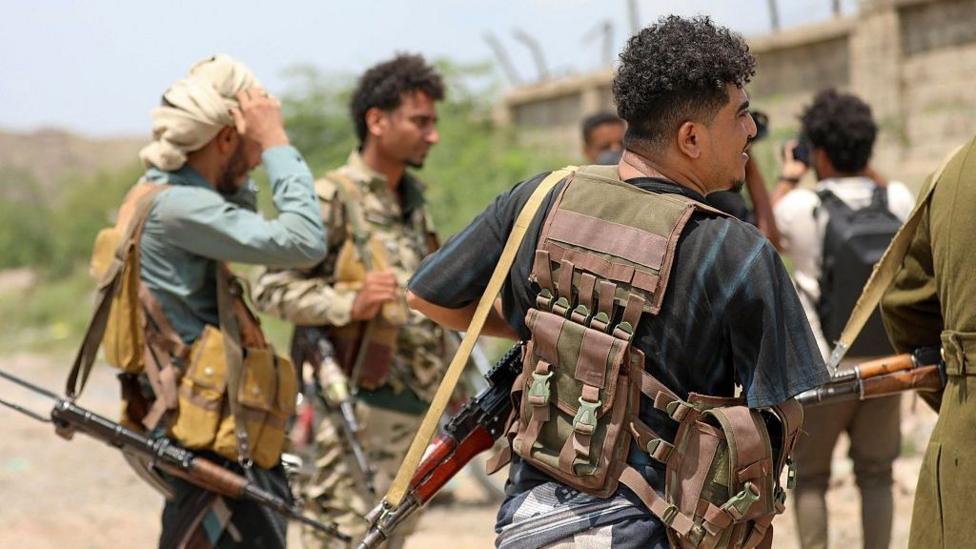 Yemen lanza ofensiva para recuperar territorio de los hutíes
