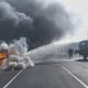 Violencia antiinmigrante estalla en Sudáfrica con vehículos incendiados y saqueos