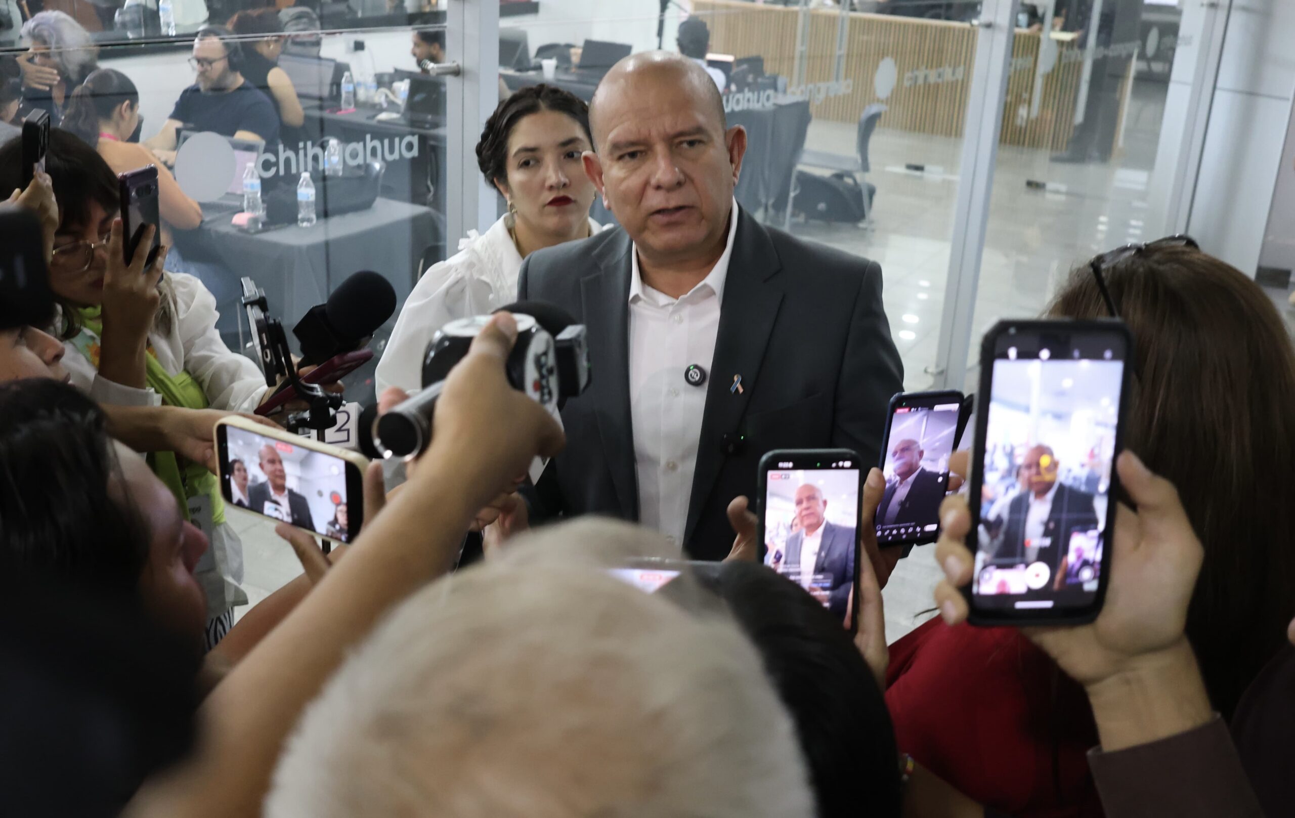 Diputado de Morena critica deslinde de la gobernadora en caso de exfiscal
