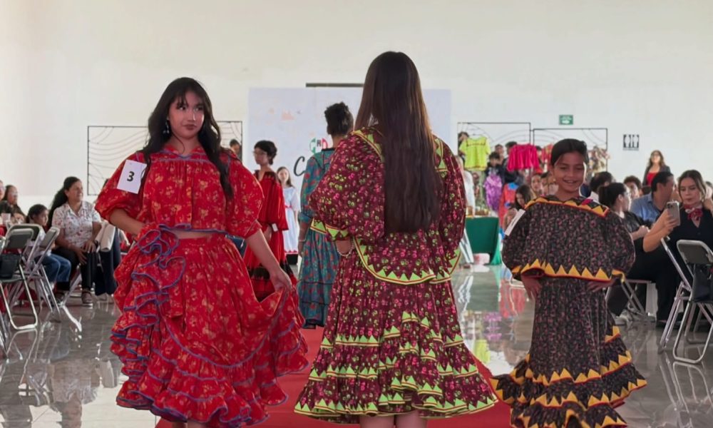 Pasarela Rarámuri impulsa becas para estudiantes universitarios de pueblos originarios