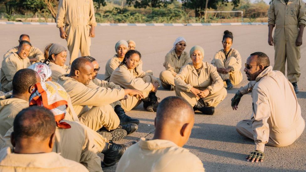 Primer Ministro etíope somete a ministros a entrenamiento militar