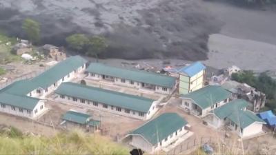 Inundaciones arrasan viviendas y puentes en Nepal