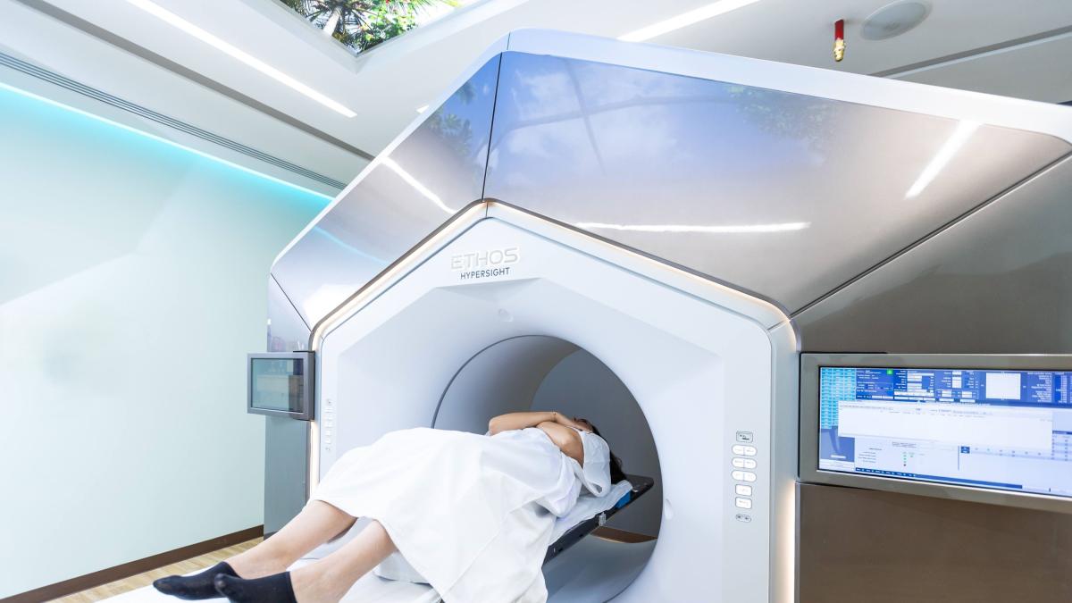 Avances en radioterapia para cáncer de mama reducen sesiones y mejoran precisión