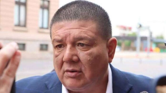 Vinculan a proceso a César Jáuregui por traición a la patria