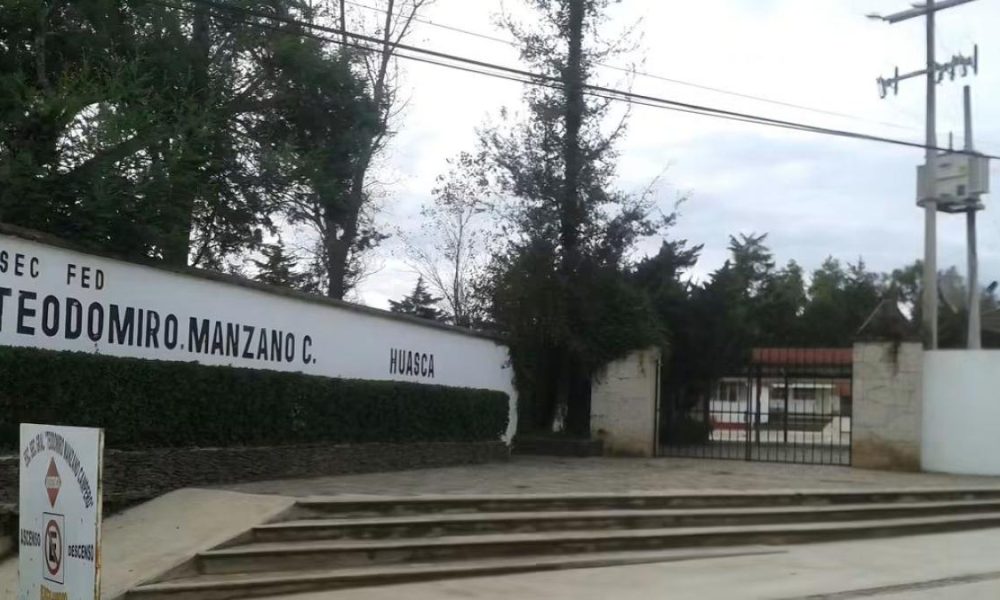 Localizan arma de fuego en secundaria de Huasca de Ocampo