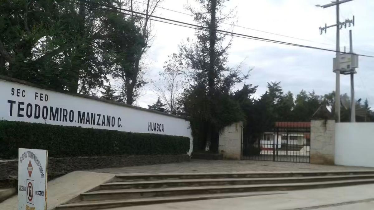 Localizan arma de fuego en secundaria de Huasca de Ocampo