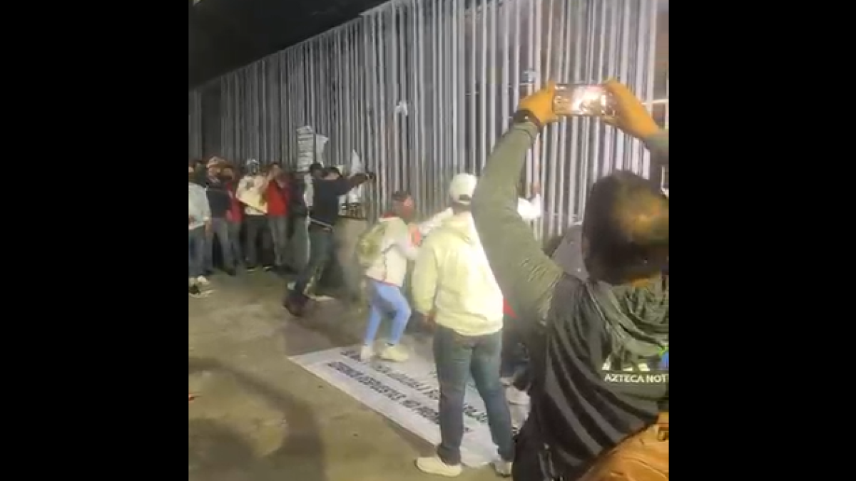 Protestas y bloqueos de trabajadores del IMSS por aumento salarial