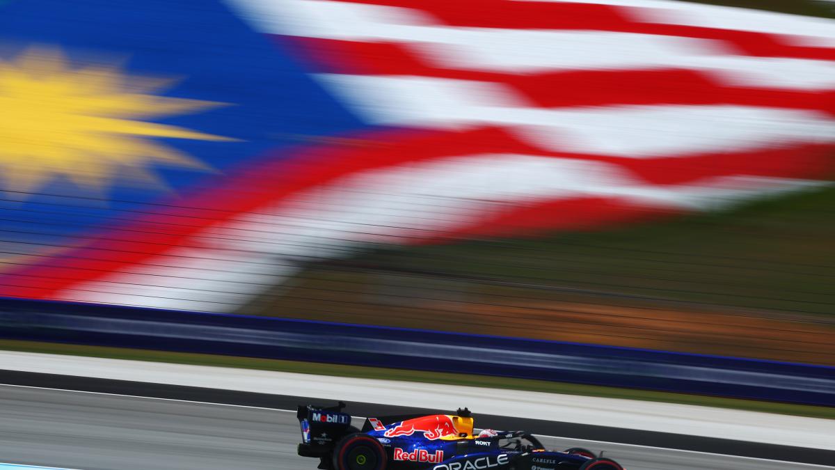 Max Verstappen lidera práctica en Sepang; ‘Checo’ Pérez termina en último lugar