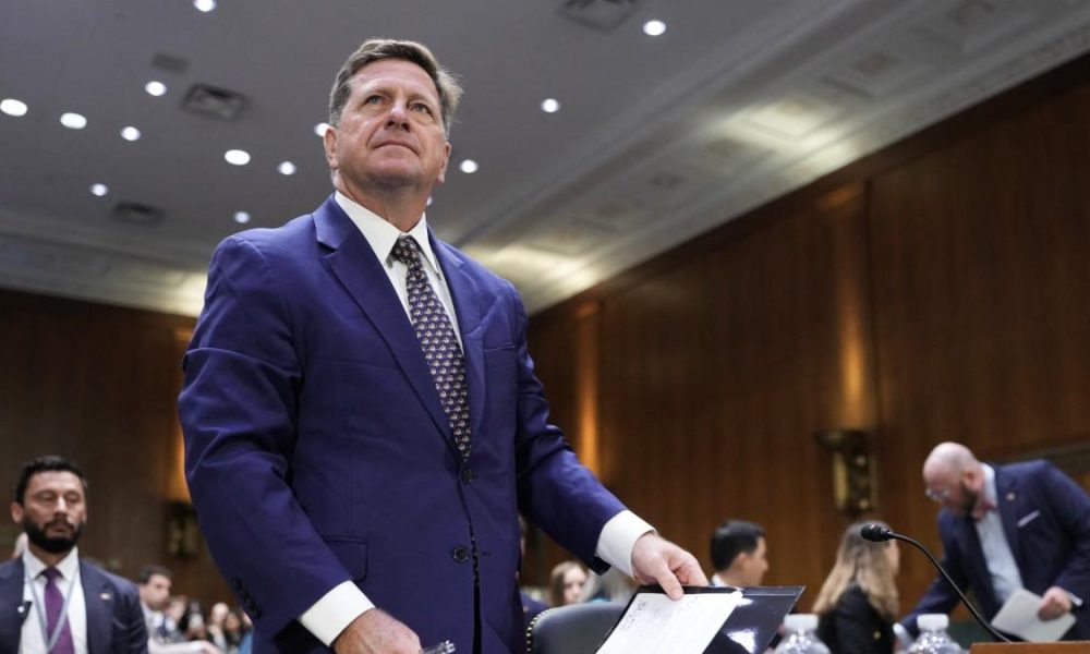 Trump designa a Jay Clayton para liderar nueva iniciativa de inteligencia artificial
