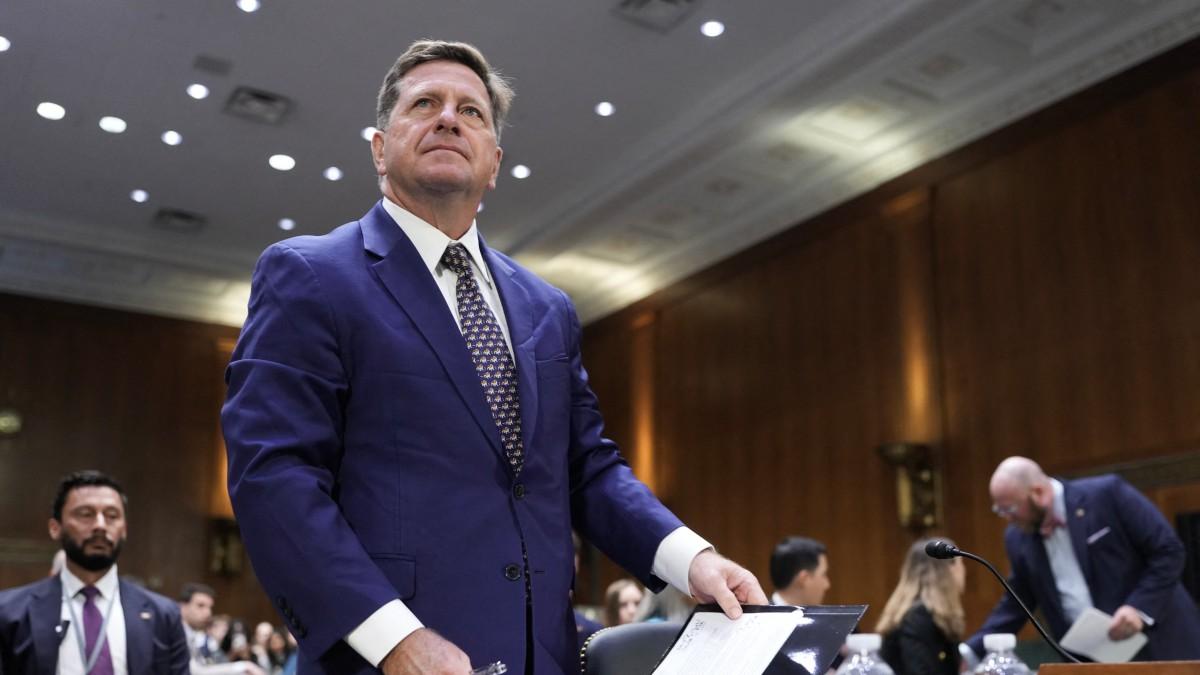 Trump designa a Jay Clayton para liderar nueva iniciativa de inteligencia artificial