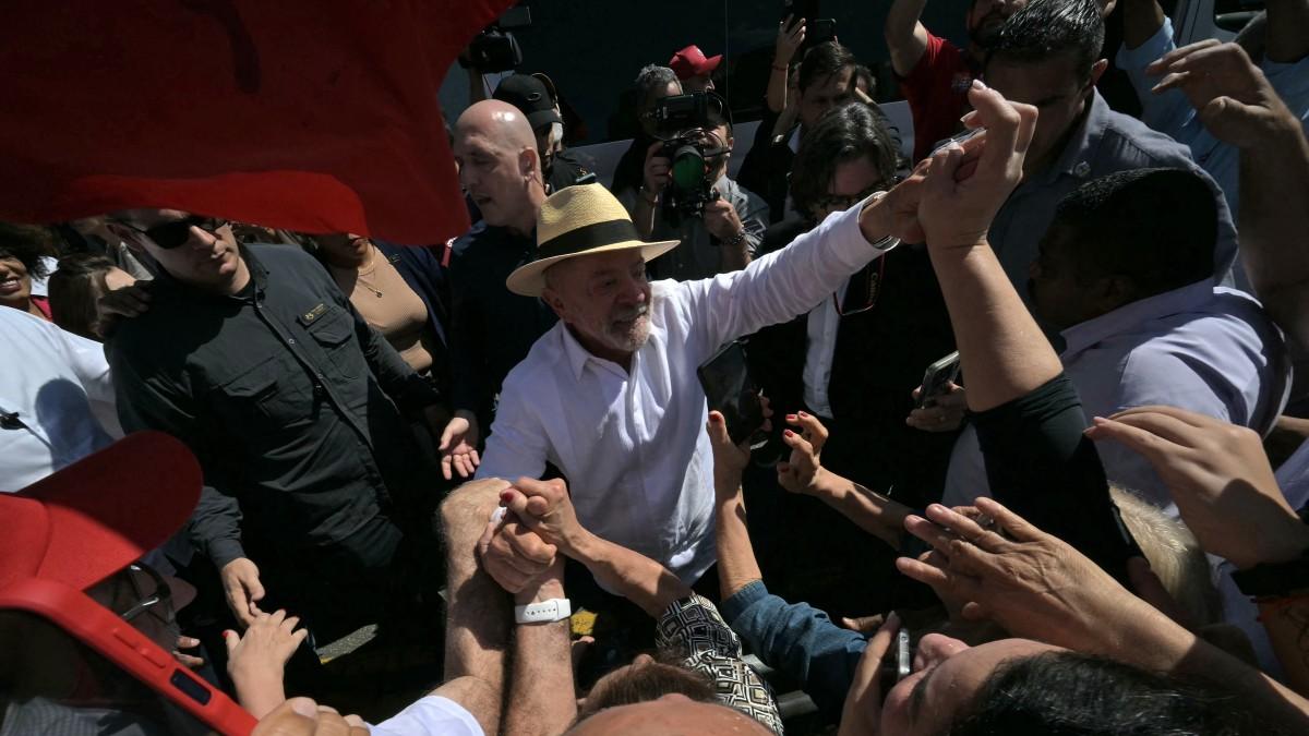 Lula y Bolsonaro votan en elecciones presidenciales de Brasil